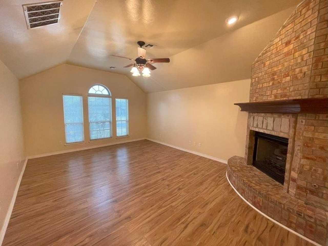 9100 Ians Pl - Photo 4 of 34