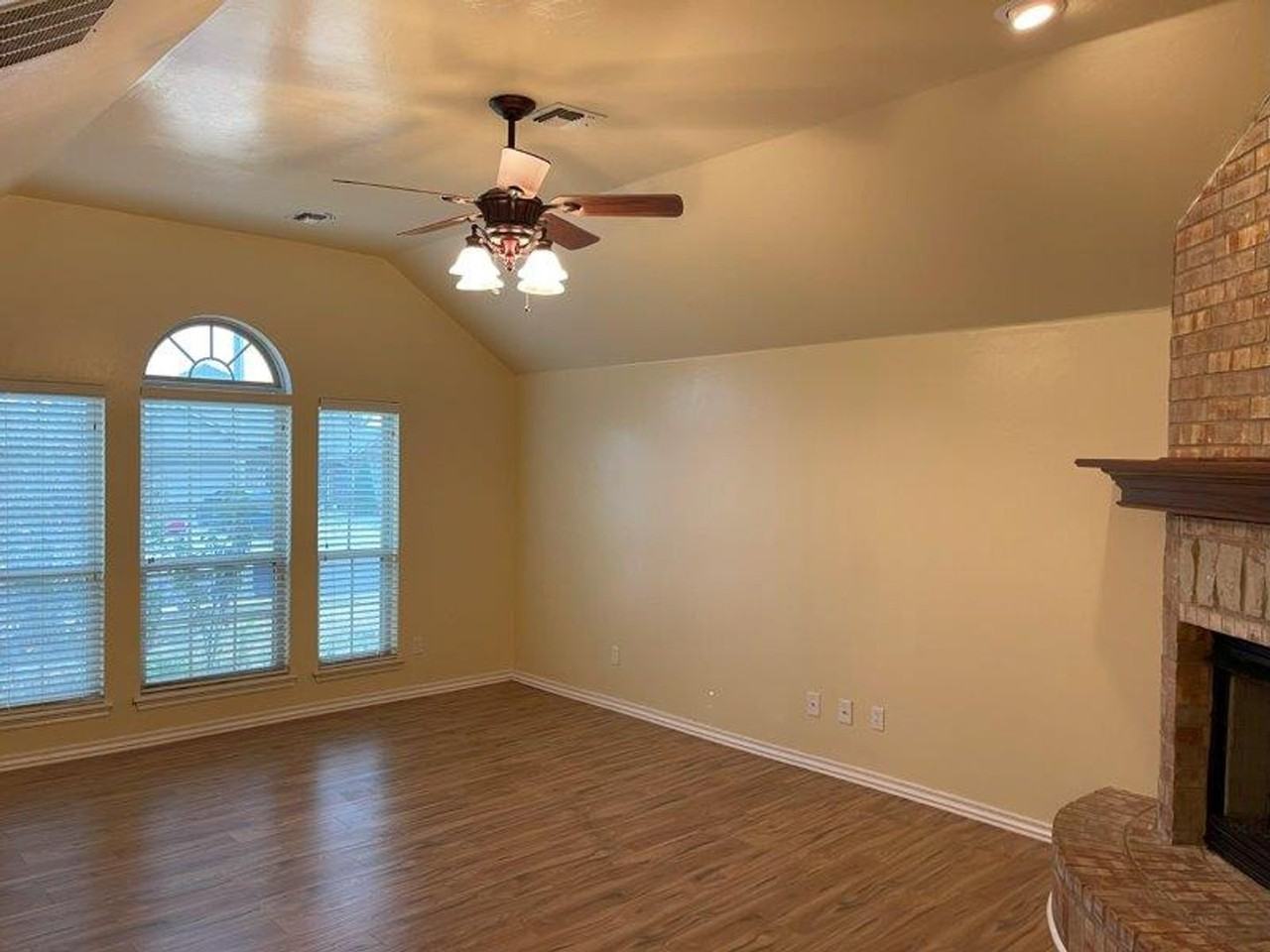 9100 Ians Pl - Photo 7 of 34