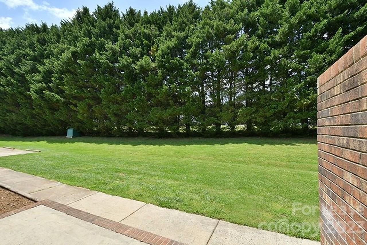 166 Glen Gar Dr - Photo 2 of 4