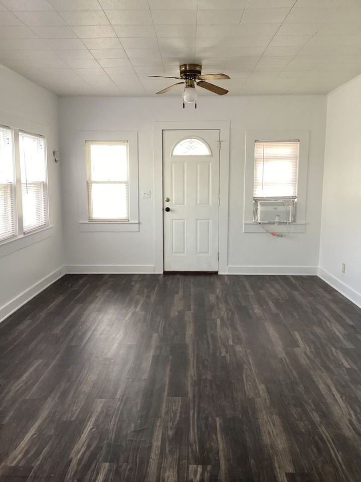 1420 S Avenue F - Photo 2 of 14