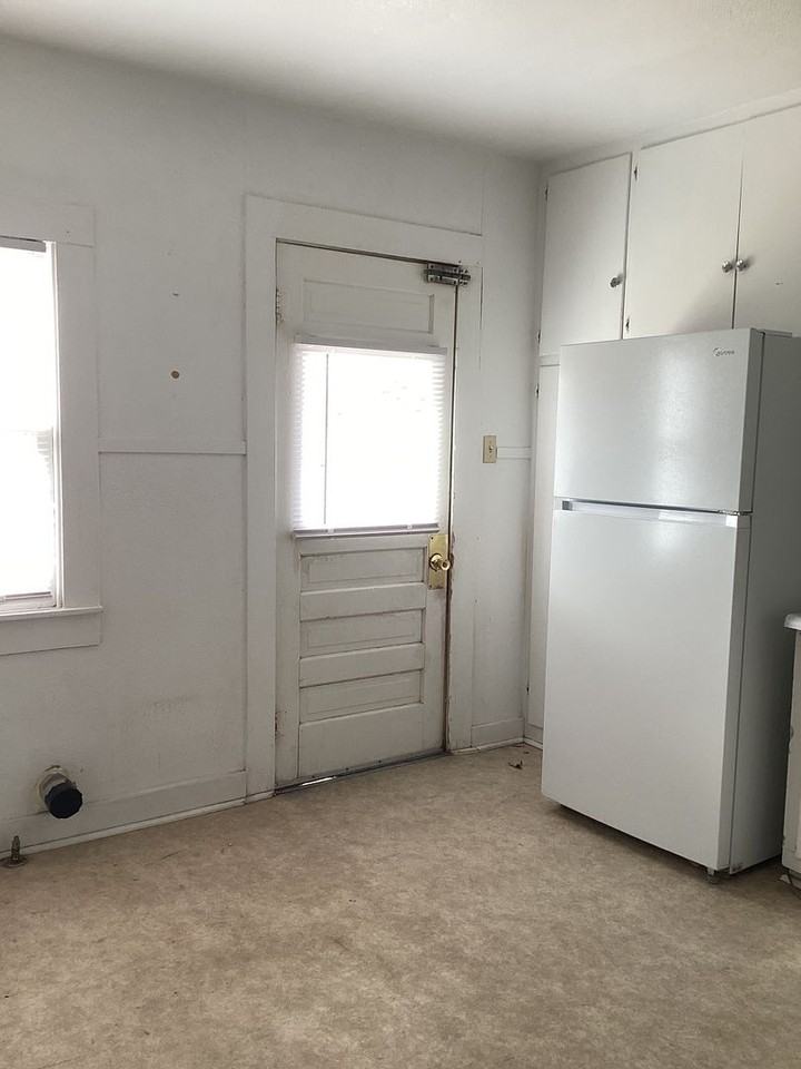 1420 S Avenue F - Photo 4 of 14