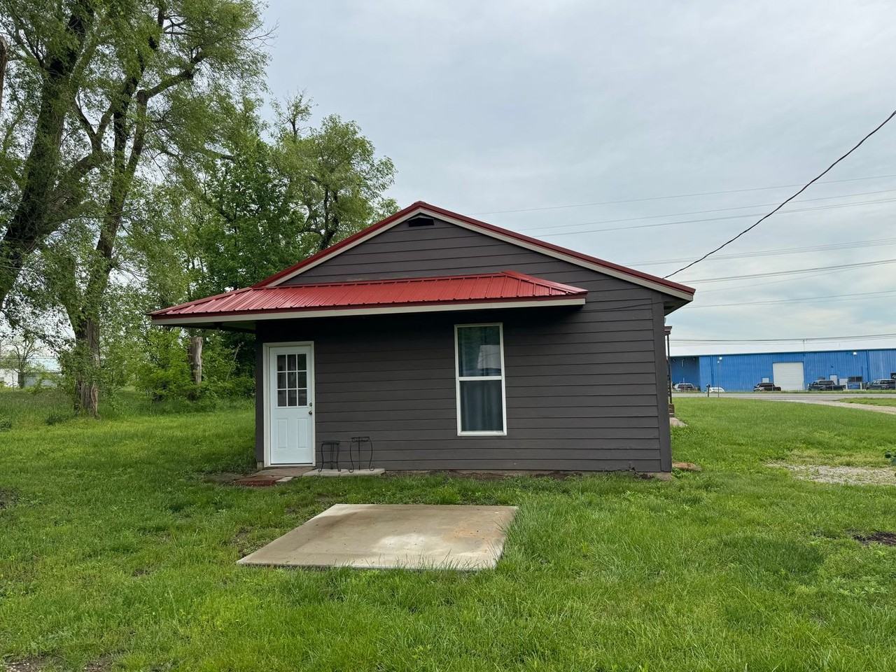 2590 W Broadway St - Photo 2 of 17