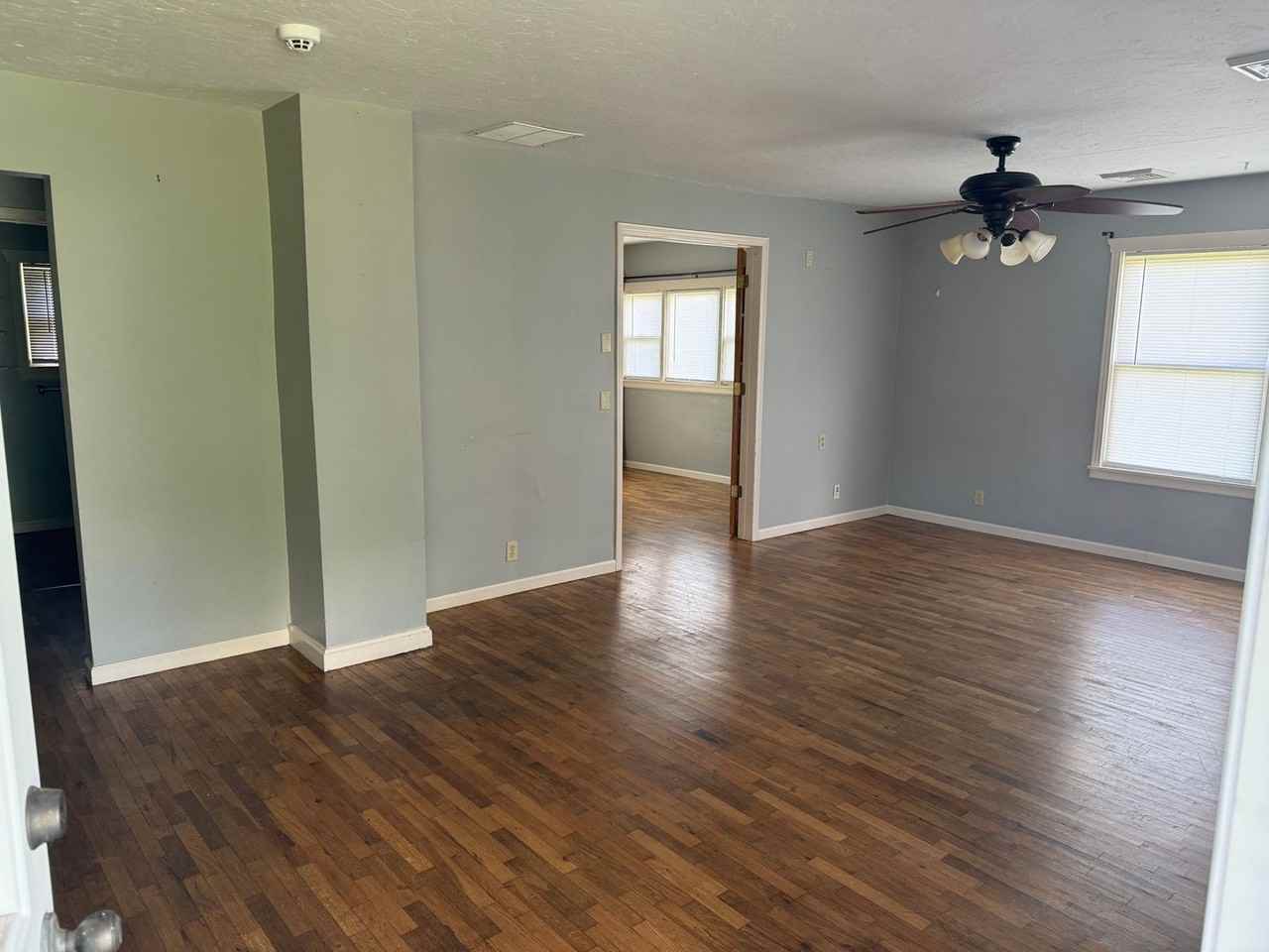 2590 W Broadway St - Photo 5 of 17