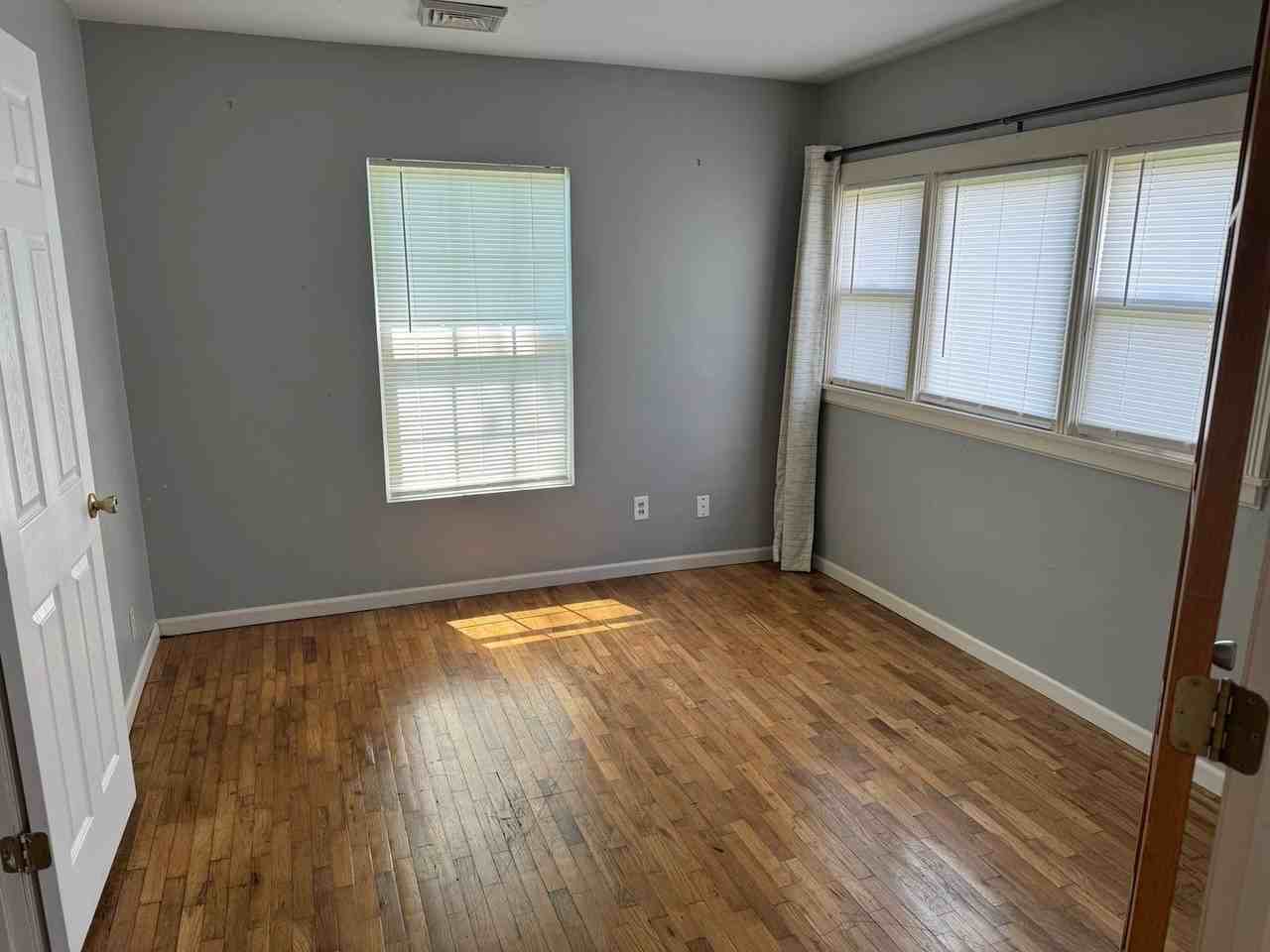 2590 W Broadway St - Photo 6 of 17