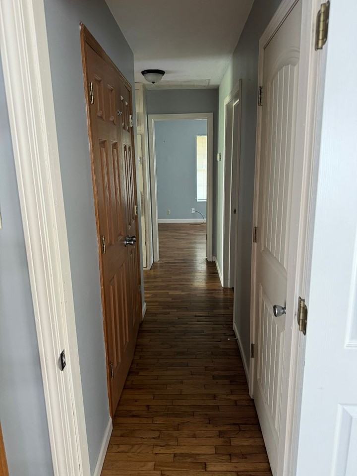 2590 W Broadway St - Photo 7 of 17