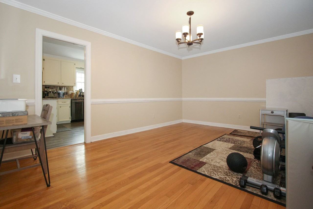 427 Elizabeth Lake Dr - Photo 3 of 37