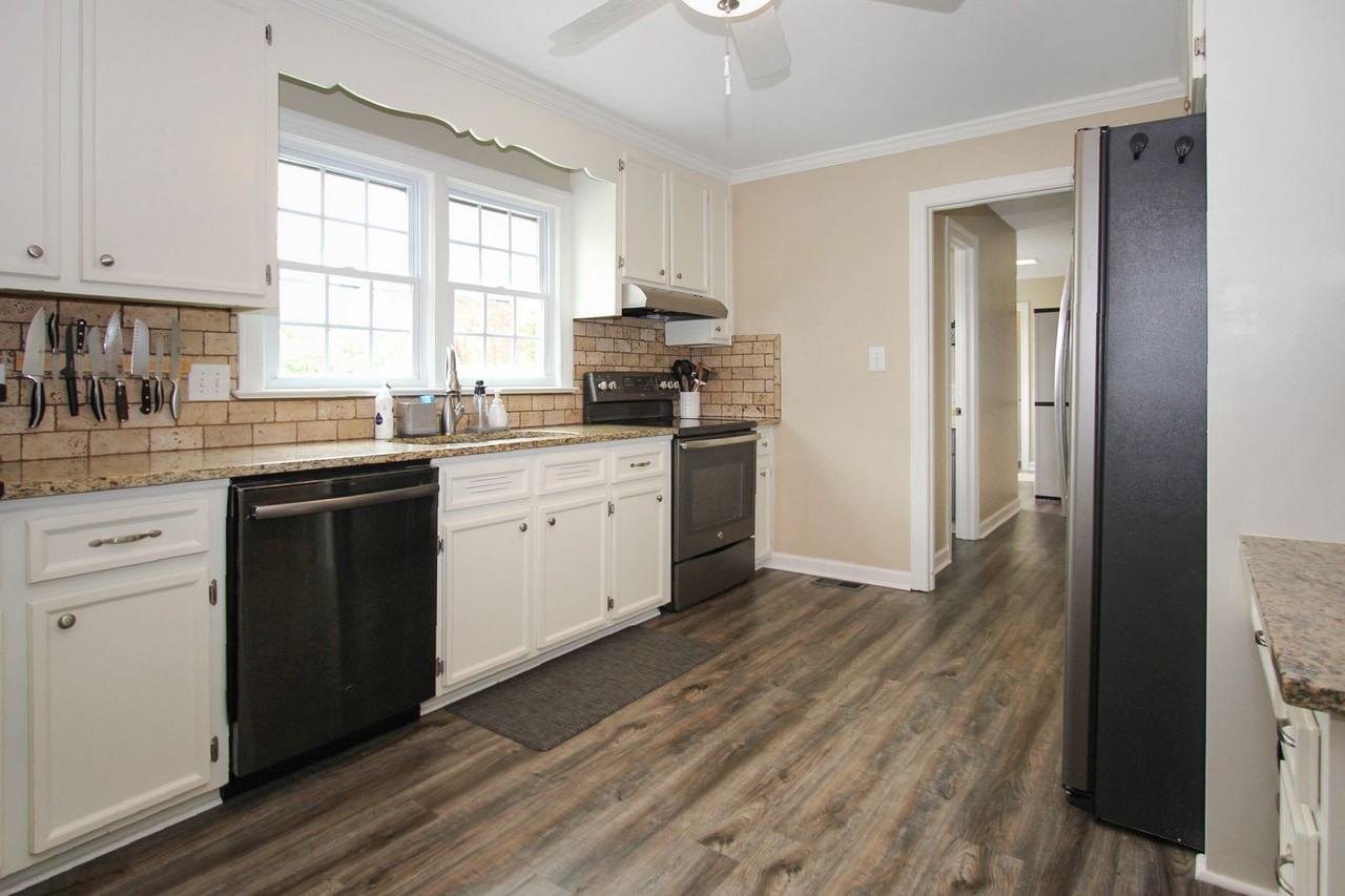 427 Elizabeth Lake Dr - Photo 5 of 37