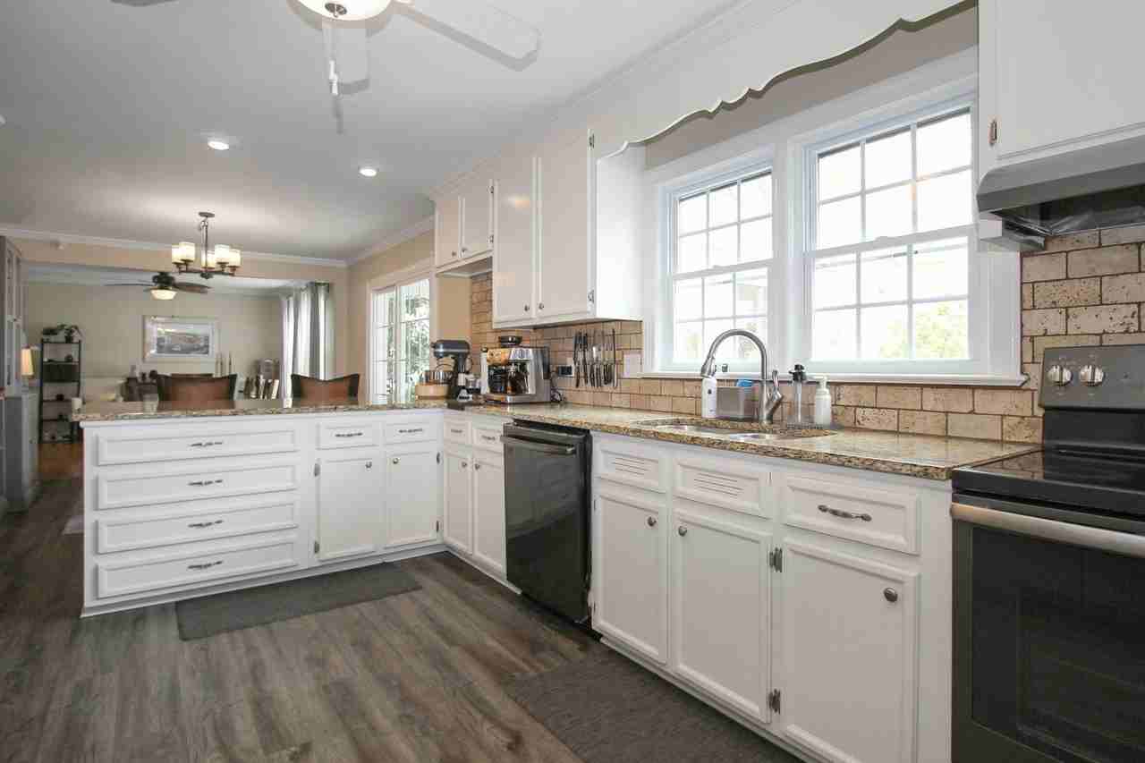 427 Elizabeth Lake Dr - Photo 6 of 37