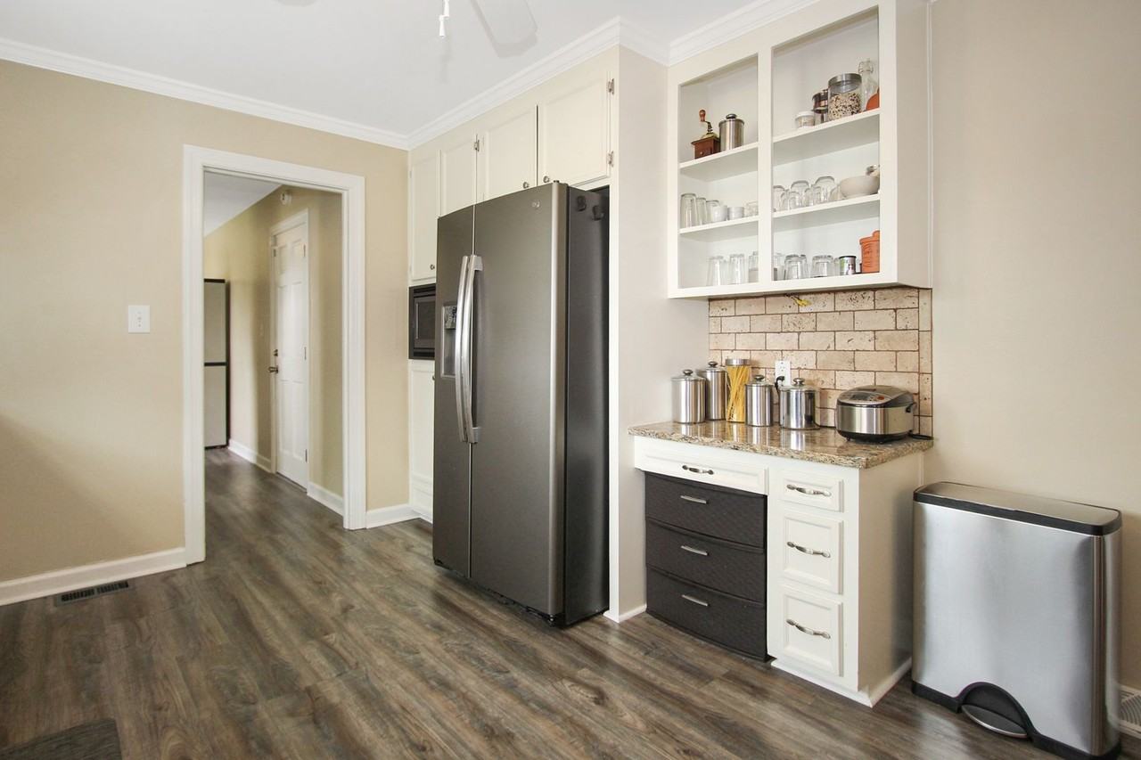 427 Elizabeth Lake Dr - Photo 7 of 37