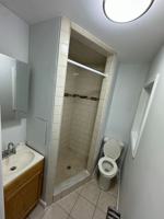 featured image of 233 W Queen Ln