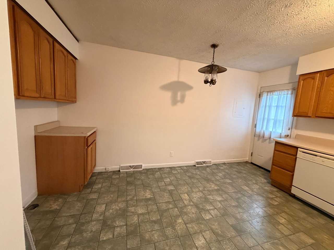 46 Dantley Dr - Photo 4 of 15