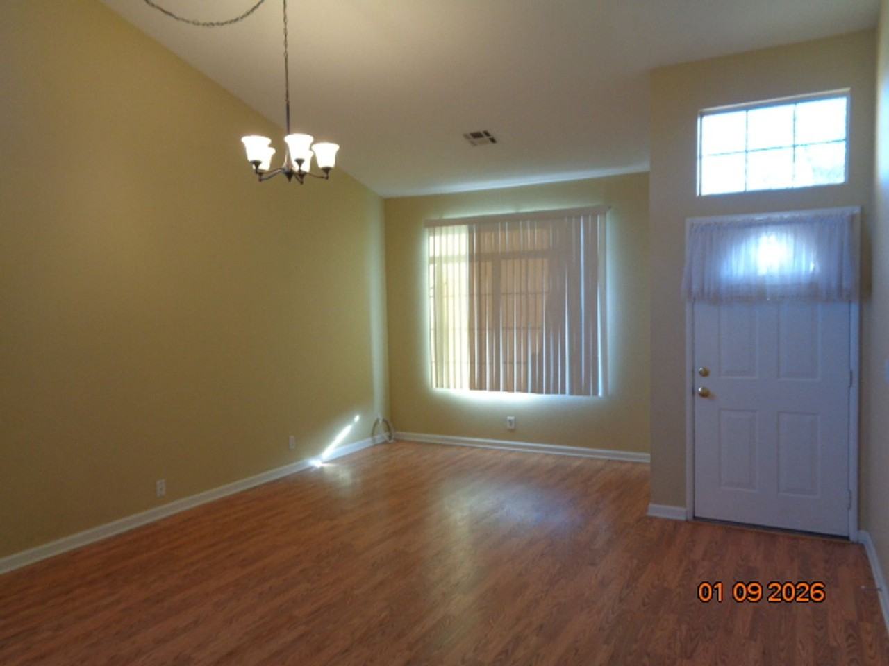 38865 Fruitridge Ct - Photo 3 of 20