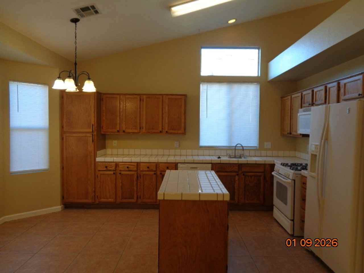 38865 Fruitridge Ct - Photo 4 of 20