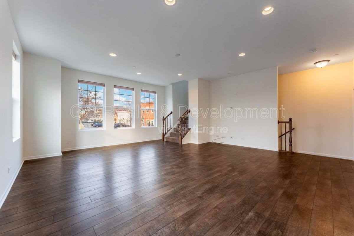 112 Waterbury Cir - Photo 5 of 10