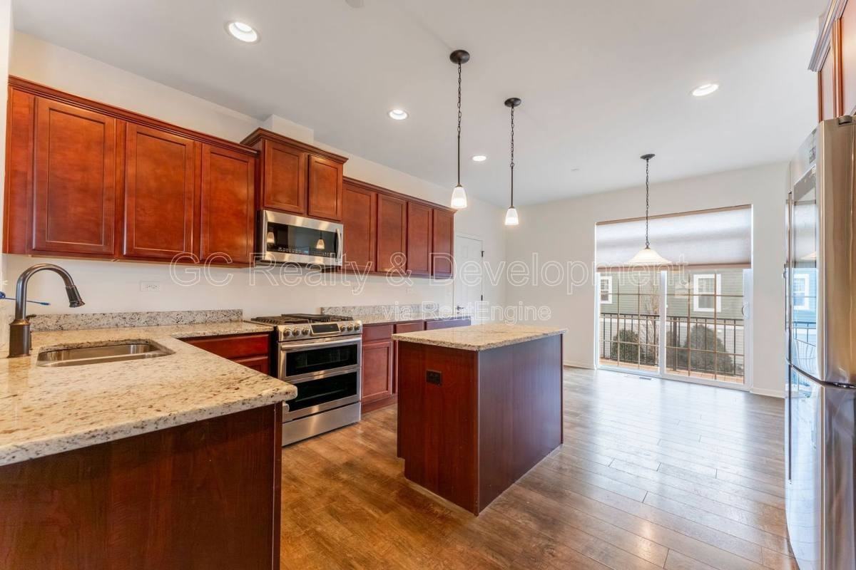 112 Waterbury Cir - Photo 7 of 10