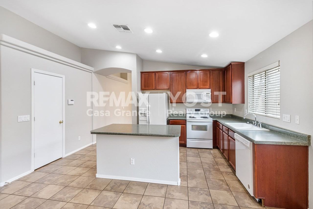 2110 N St Pedro Ave - Photo 3 of 14