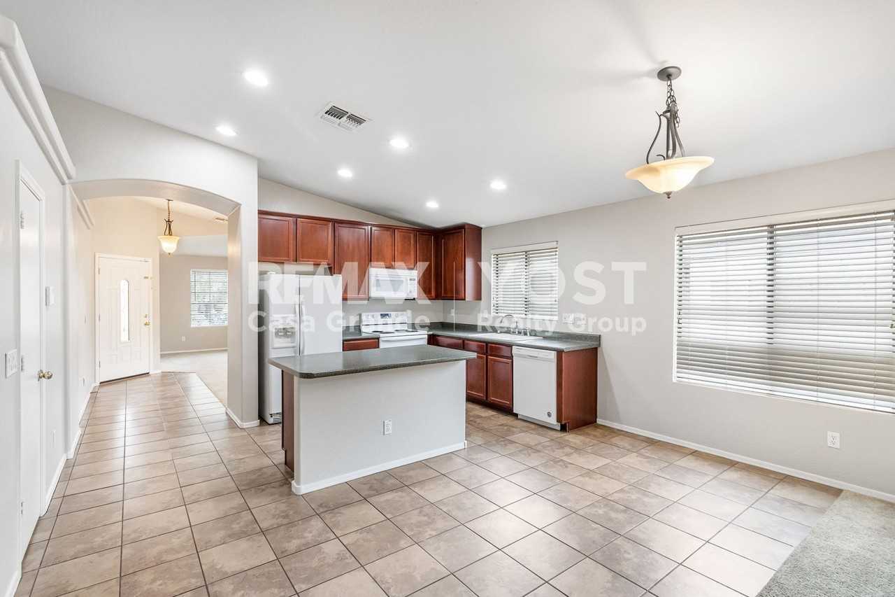 2110 N St Pedro Ave - Photo 4 of 14