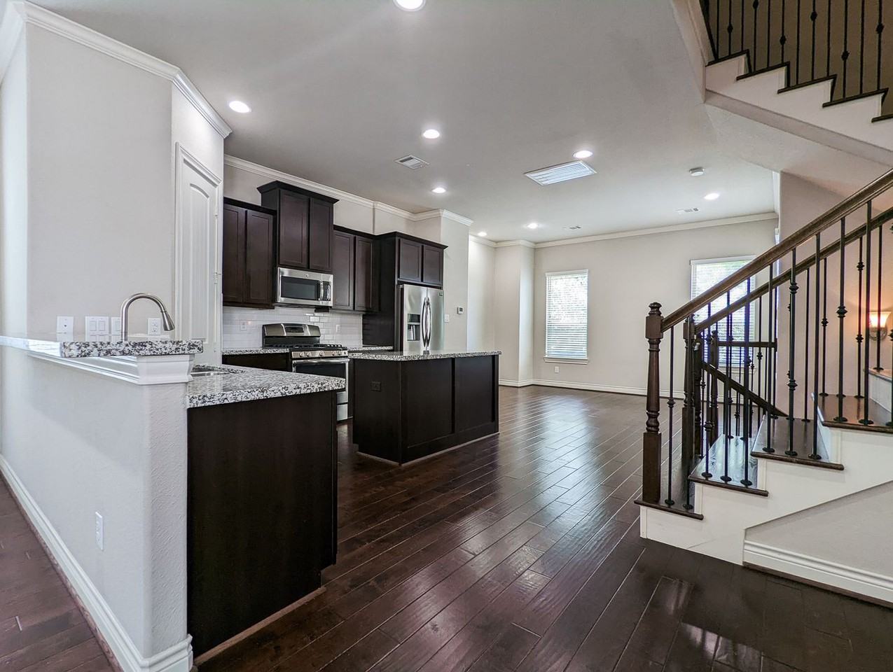5323 Kiam St - Photo 3 of 28