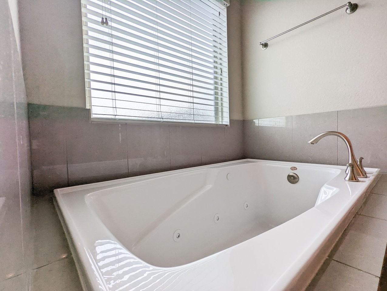5323 Kiam St - Photo 5 of 28