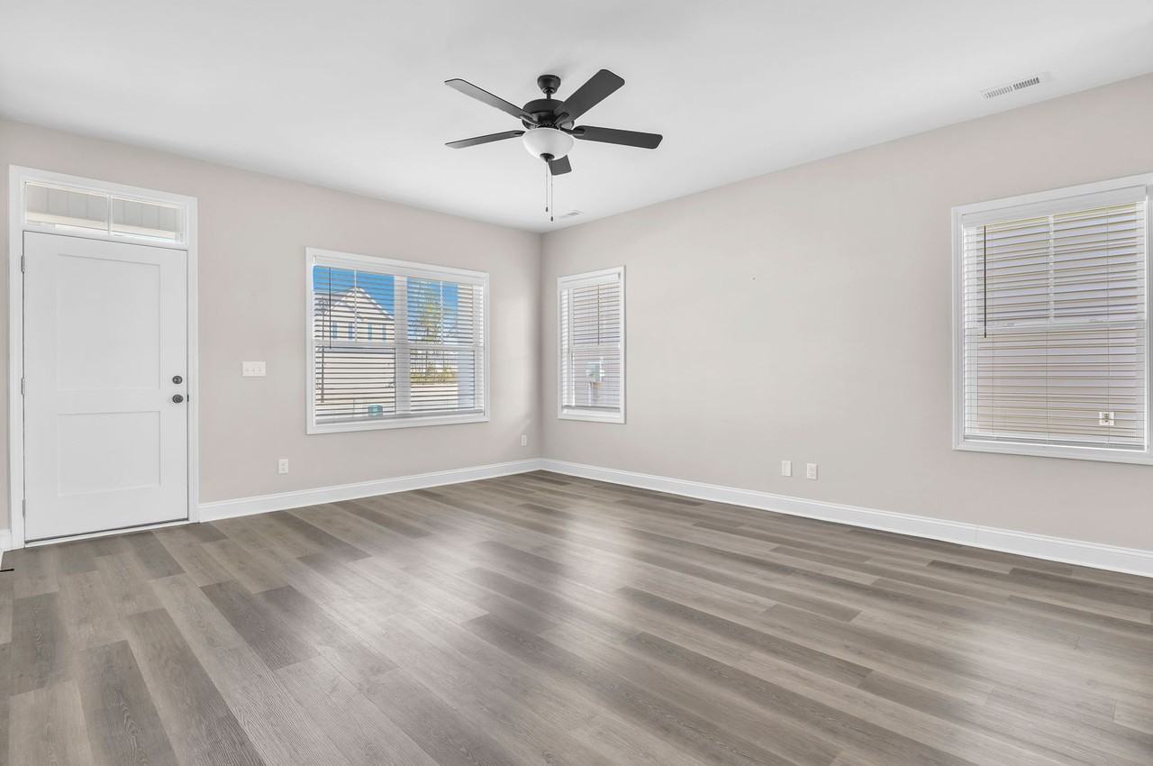 1633 Grey Cliff Run - Photo 4 of 24