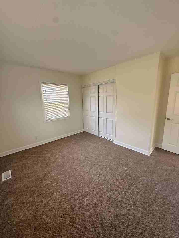 2004 Wilmington Pike - Photo 3 of 11