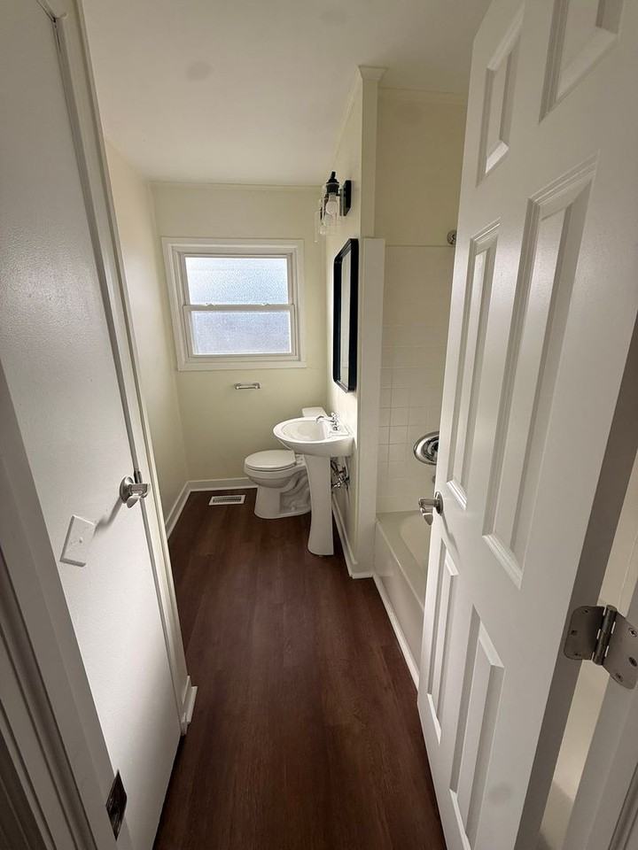 2004 Wilmington Pike - Photo 4 of 11