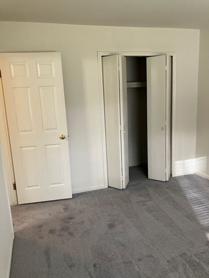 9037 Cedar Lake Rd - Photo 4 of 12