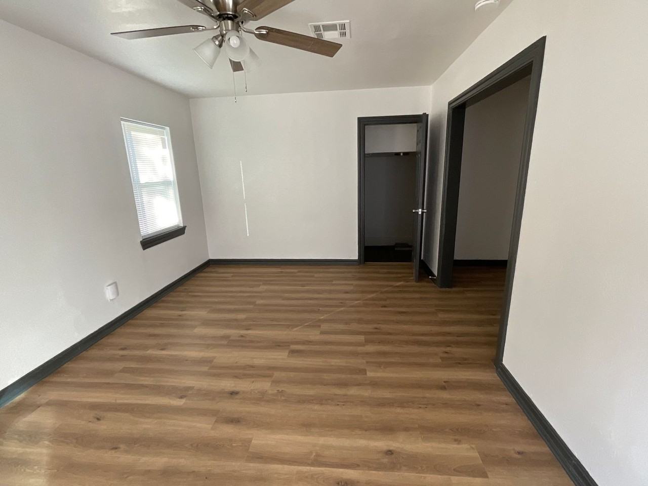 2413 Ne 27th St - Photo 2 of 11