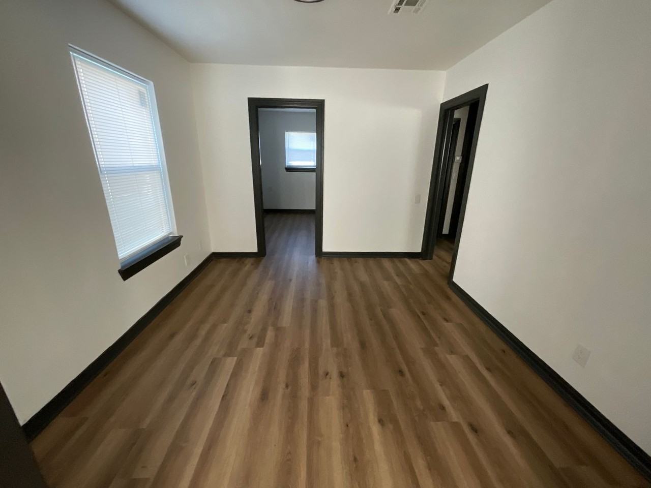 2413 Ne 27th St - Photo 7 of 11