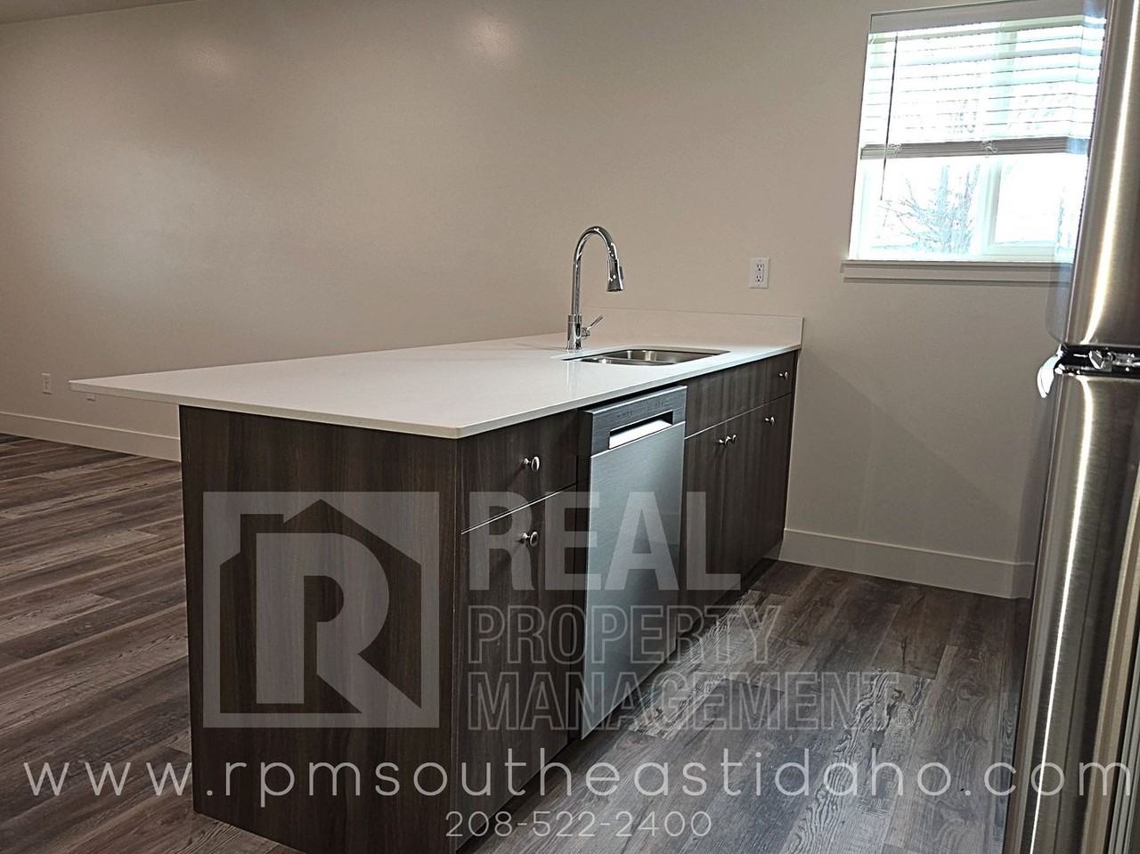 647 S 3rd W - Photo 6 of 24