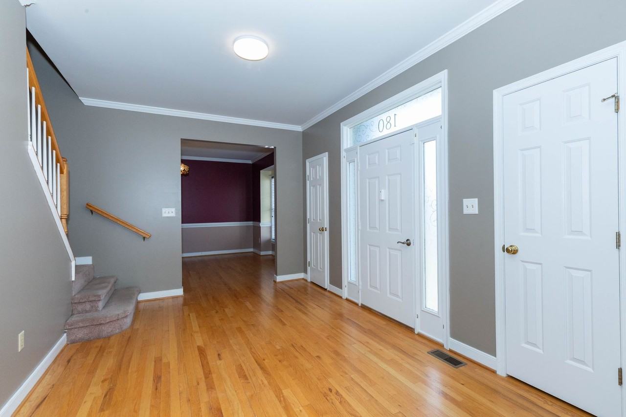 180 Muirfield Ct - Photo 3 of 50