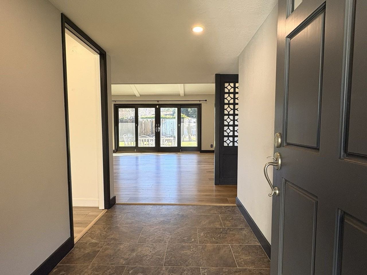 1470 Hollenbeck Ave - Photo 5 of 50