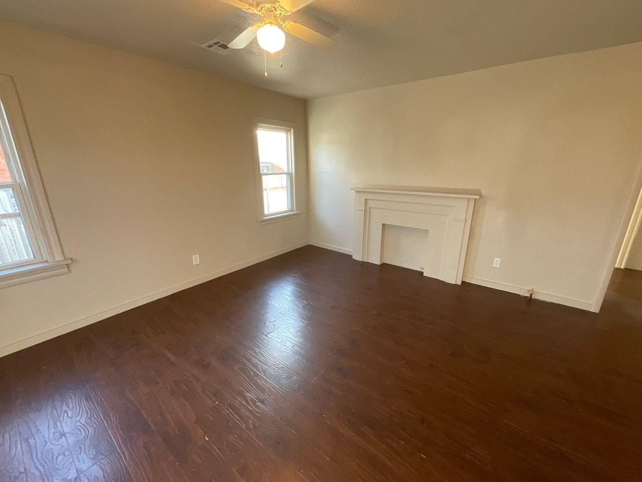 2328 Sw 30th St - Photo 2 of 10