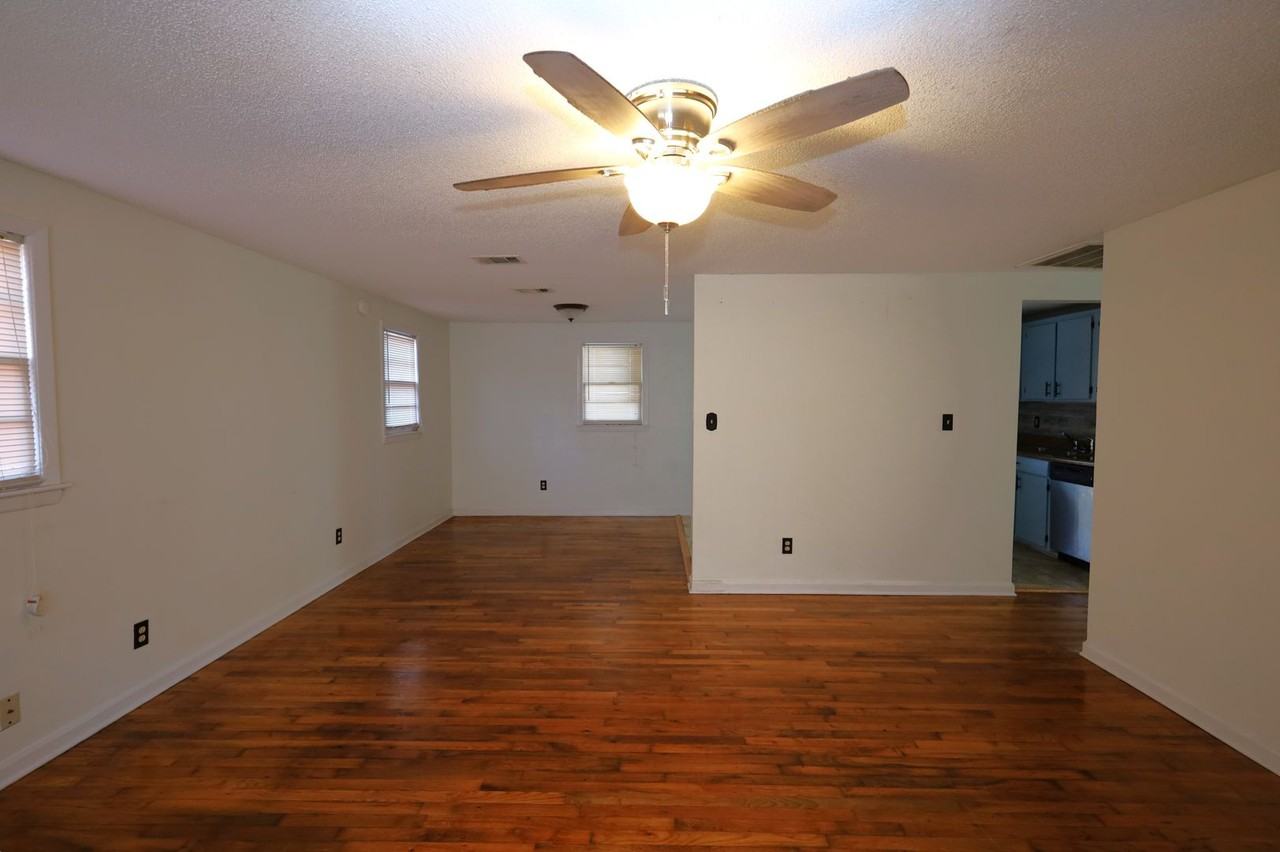 5023 Cedar St - Photo 2 of 11