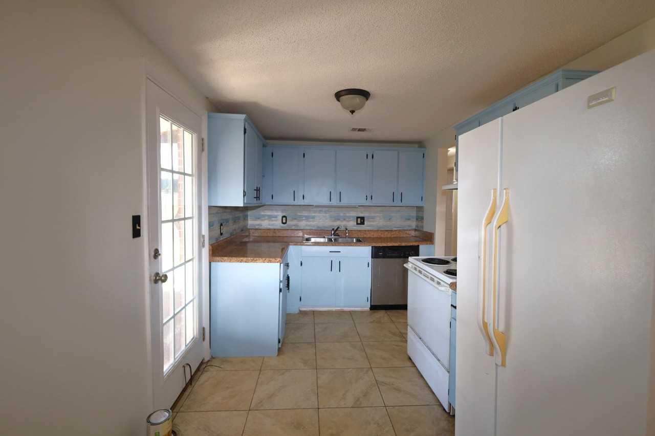 5023 Cedar St - Photo 5 of 11