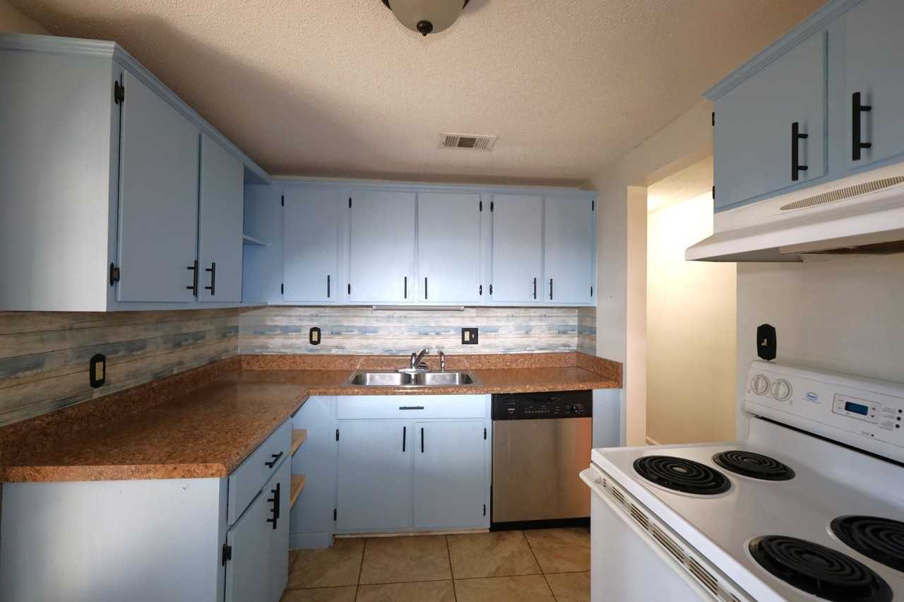 5023 Cedar St - Photo 6 of 11