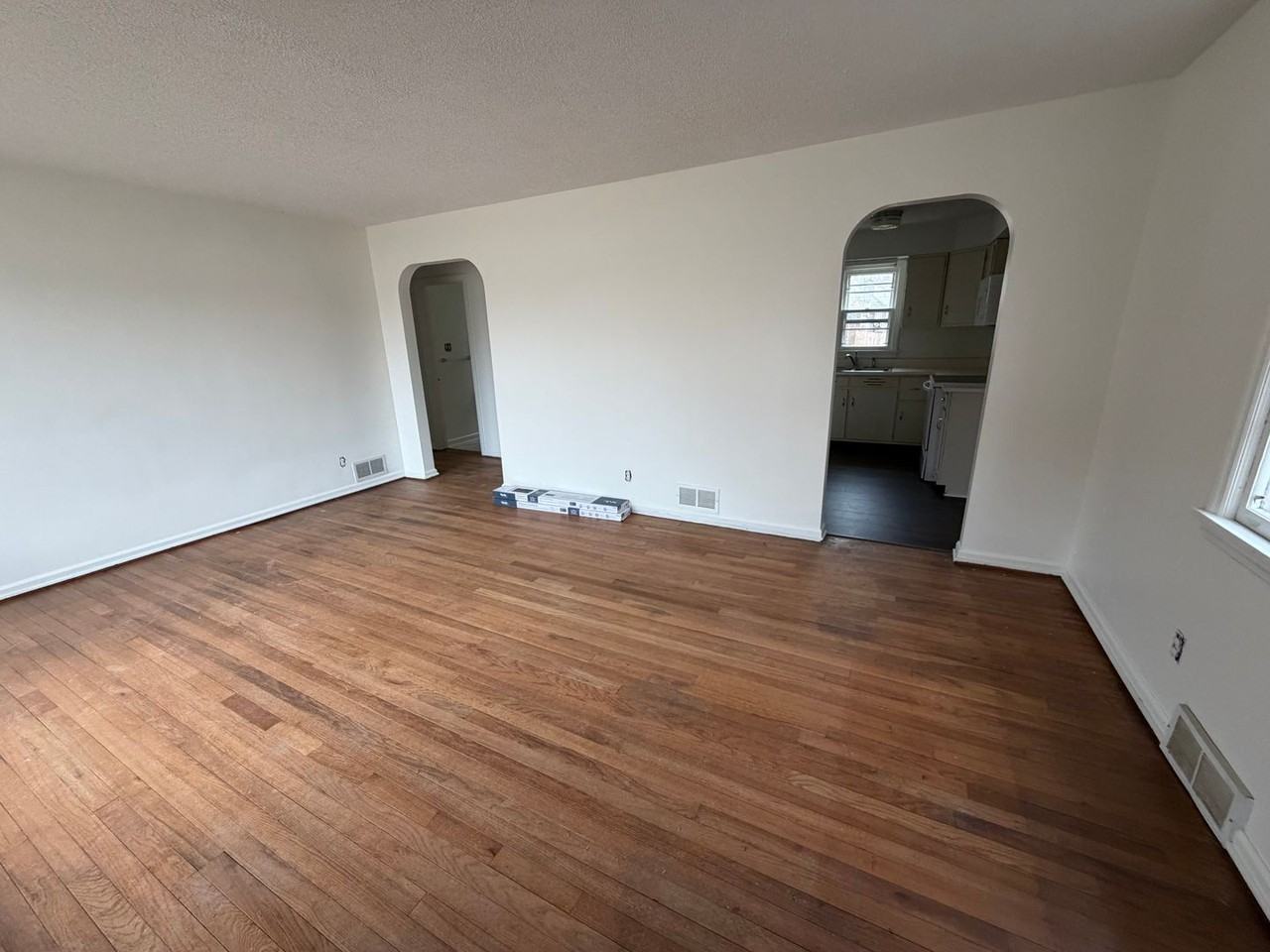 2201 W Euclid Ave - Photo 2 of 9