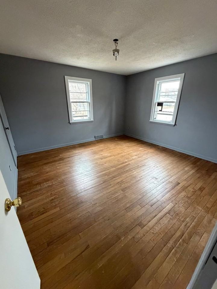 2201 W Euclid Ave - Photo 7 of 9