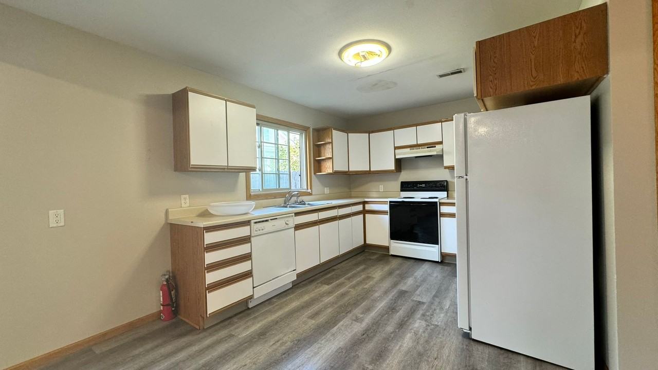 339 W Benton St - Photo 4 of 17