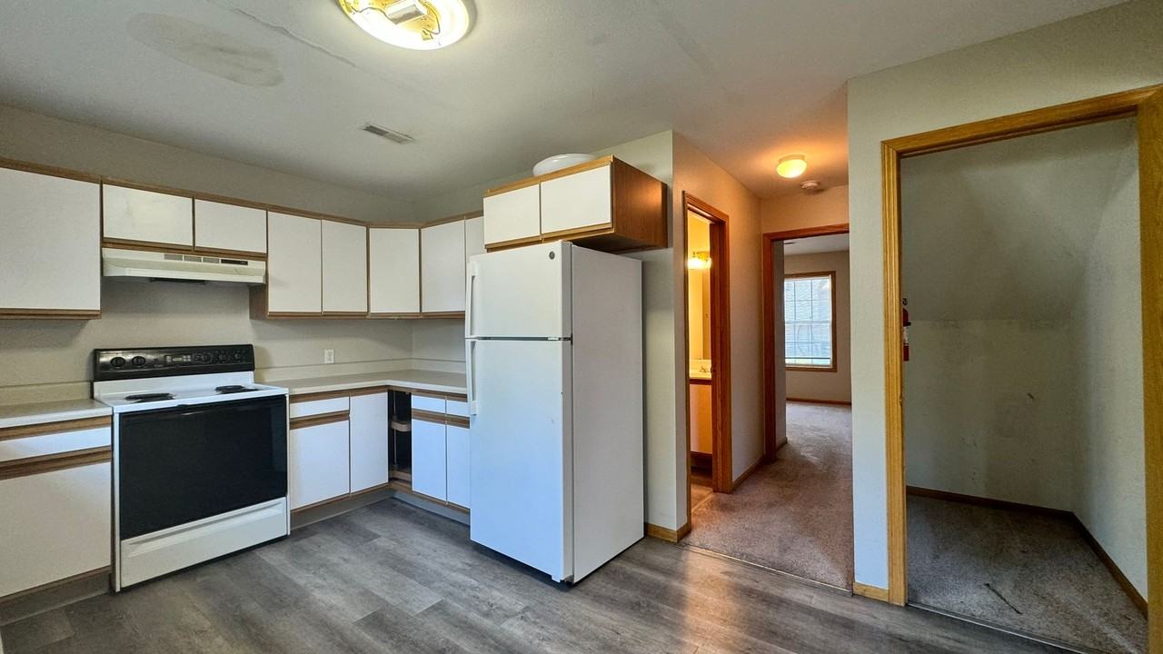 339 W Benton St - Photo 5 of 17