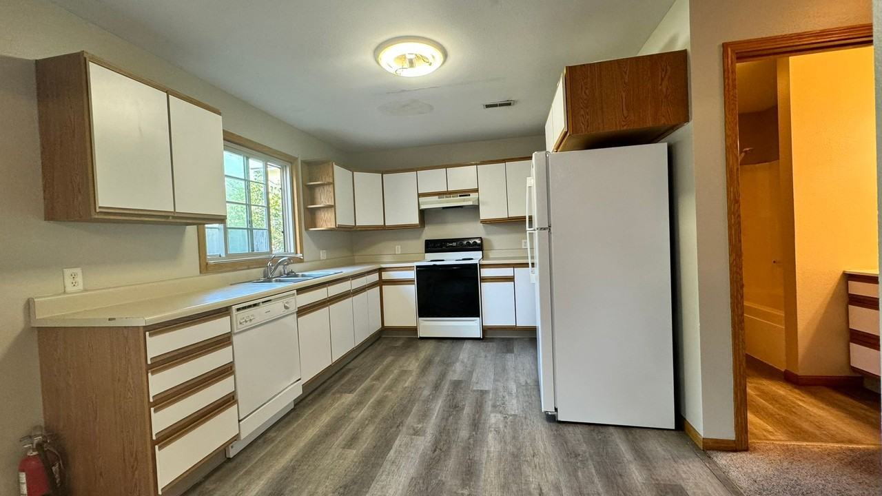 339 W Benton St - Photo 6 of 17