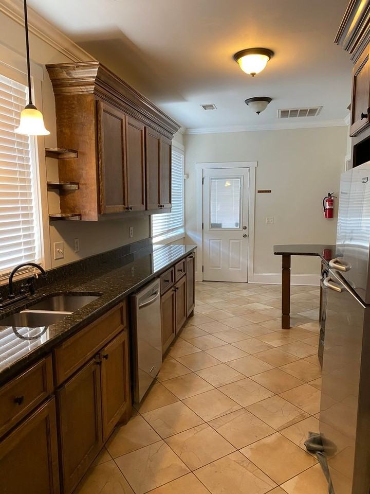 1105 Darlington St - Photo 7 of 13