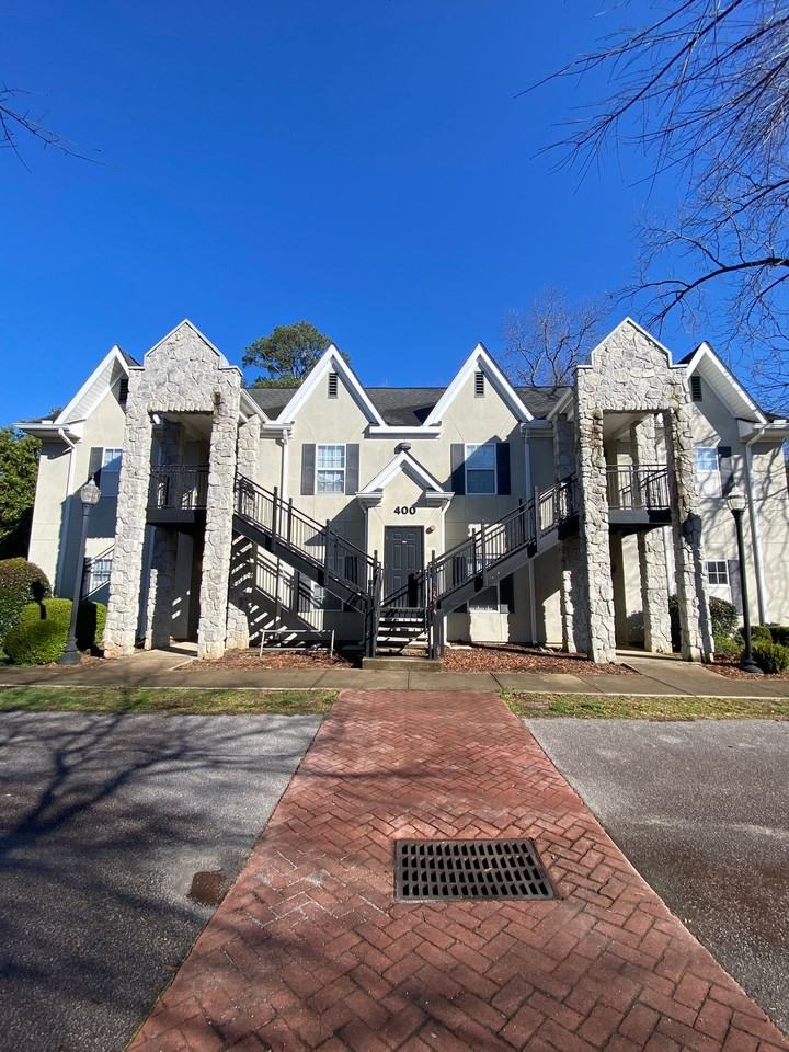 Hillcrest Apartments - Photo 2 of 26