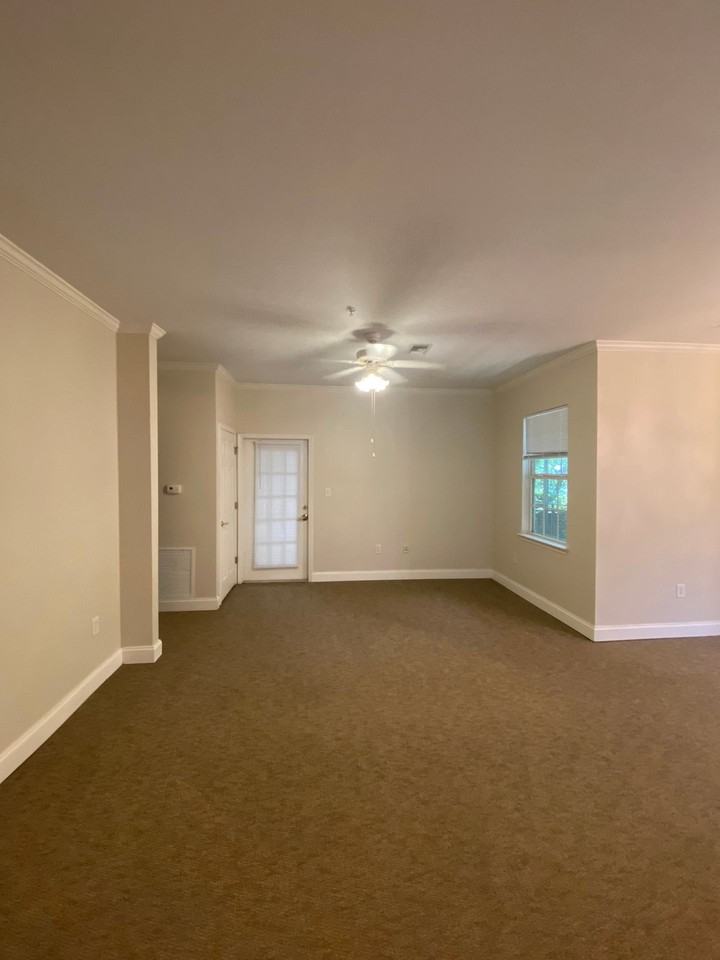 Hillcrest Apartments - Photo 4 of 26