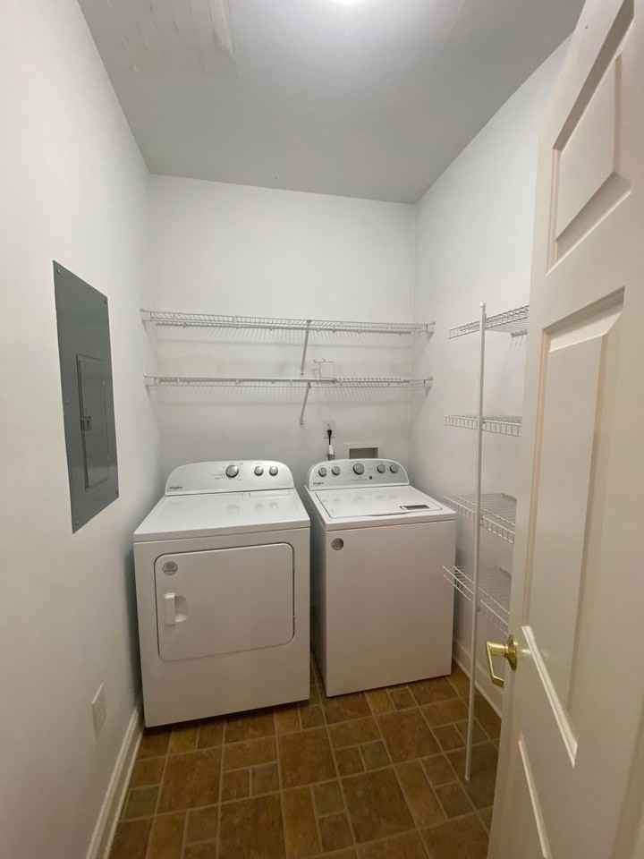 Hillcrest Apartments - Photo 7 of 26