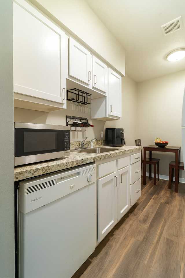 Valley Plaza Apartments - Photo 6 of 21