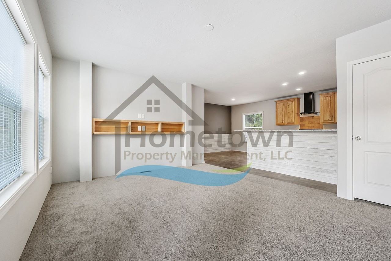 172 Cedar Hl - Photo 4 of 35