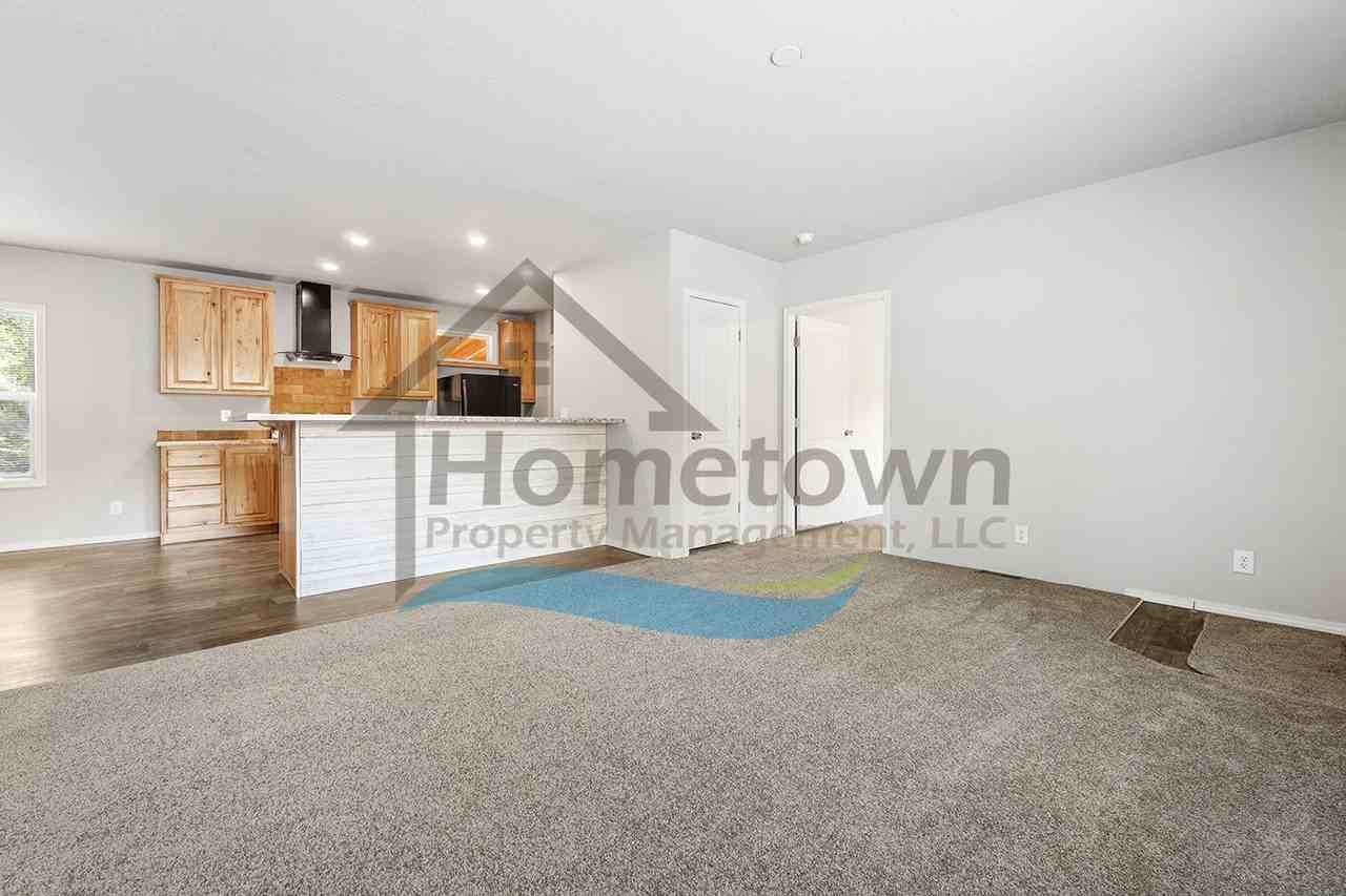 172 Cedar Hl - Photo 7 of 35