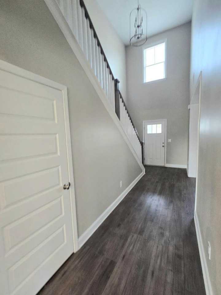 733 Courtland Ln - Photo 4 of 35