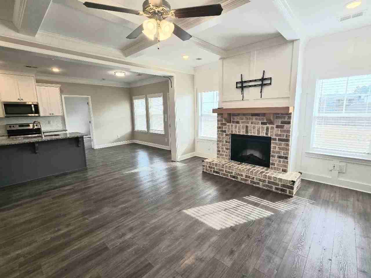 733 Courtland Ln - Photo 7 of 35